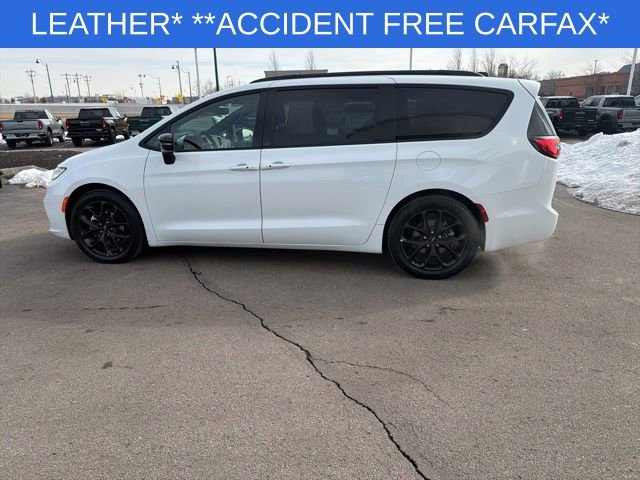 Used 2025 Chrysler Pacifica Limited image 7