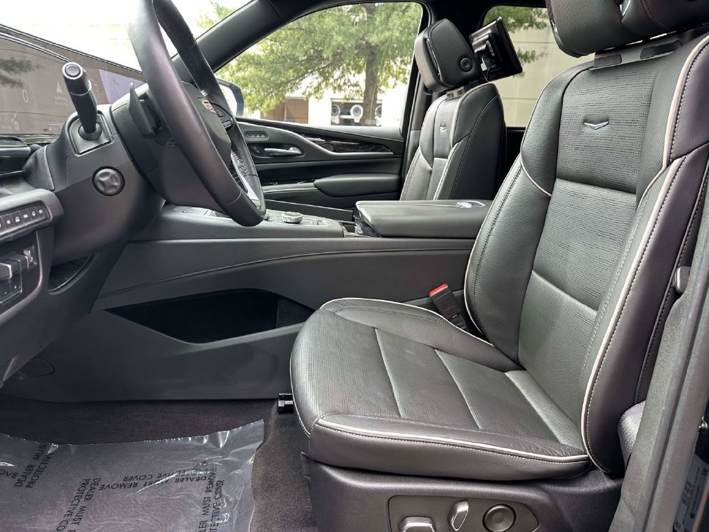 Used 2022 Cadillac Escalade ESV Sport w/ Touring Package AWD/4WD image 6