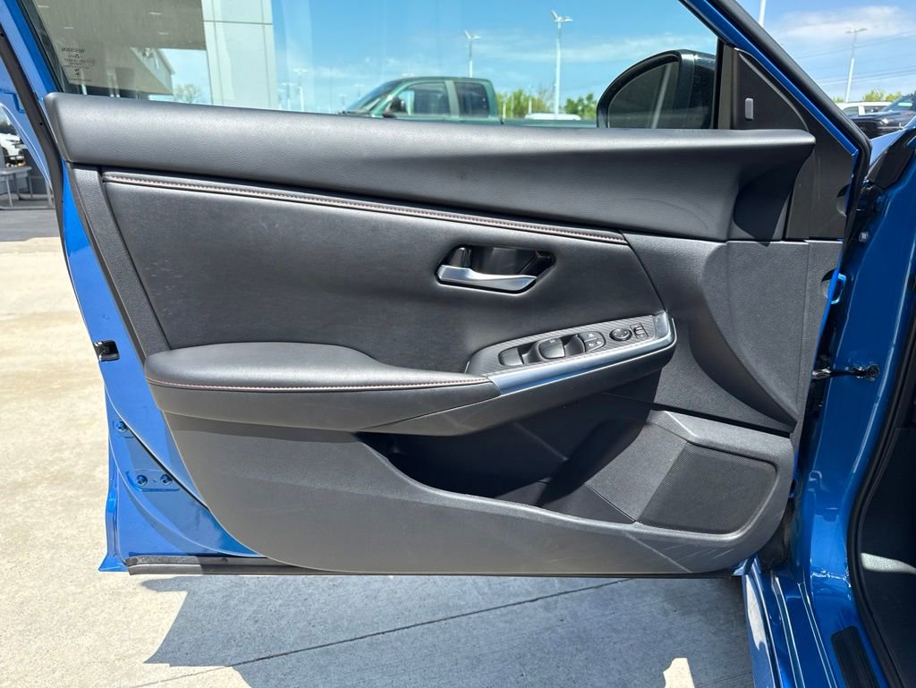 Used 2025 Nissan Sentra SR FWD image 18