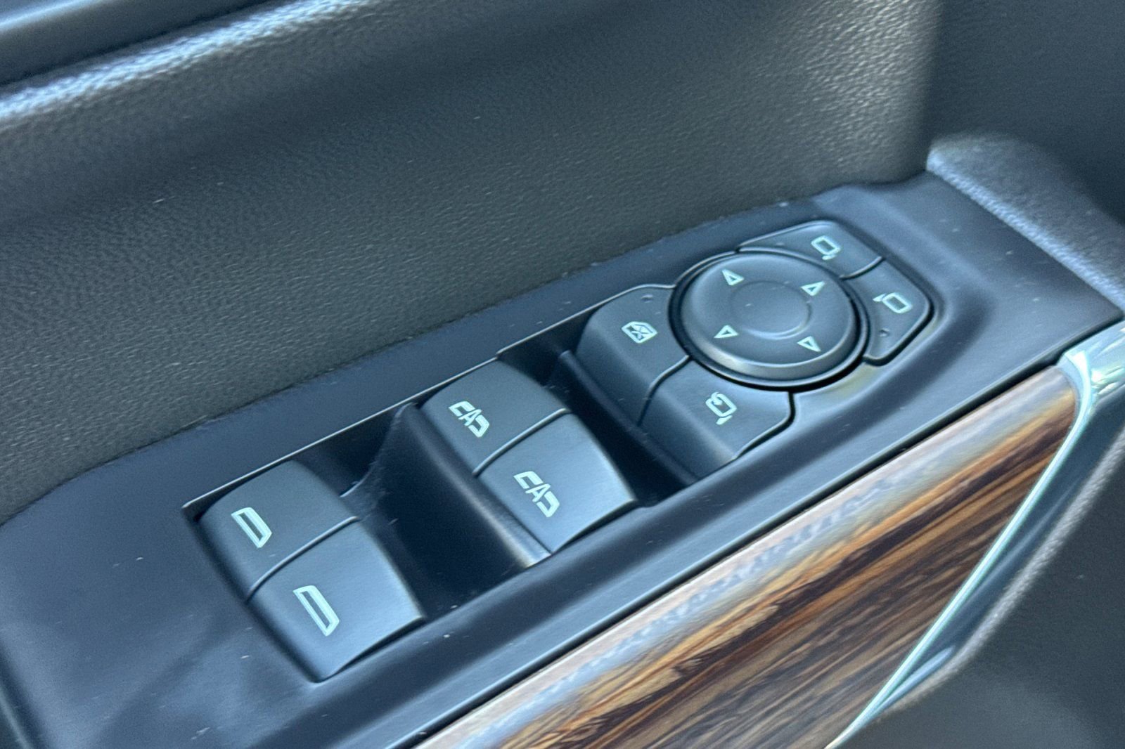 Used 2020 Chevrolet Silverado 1500 High Country w/ Technology Package image 11