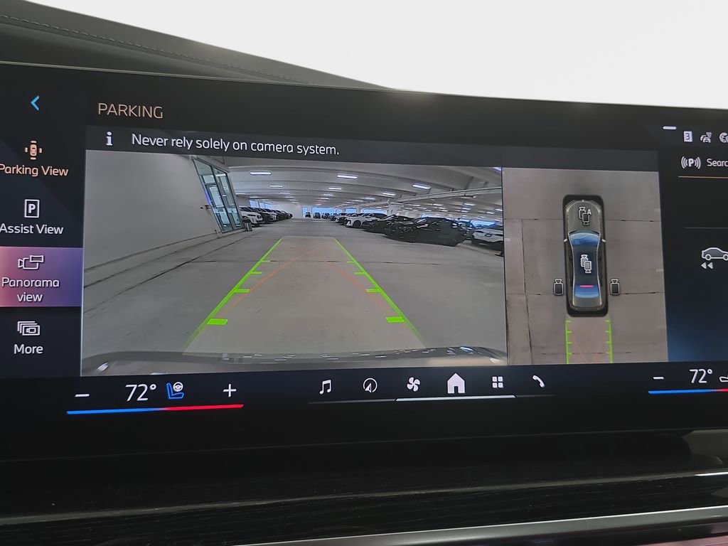 New 2026 BMW 750e xDrive w/ Premium Package image 17