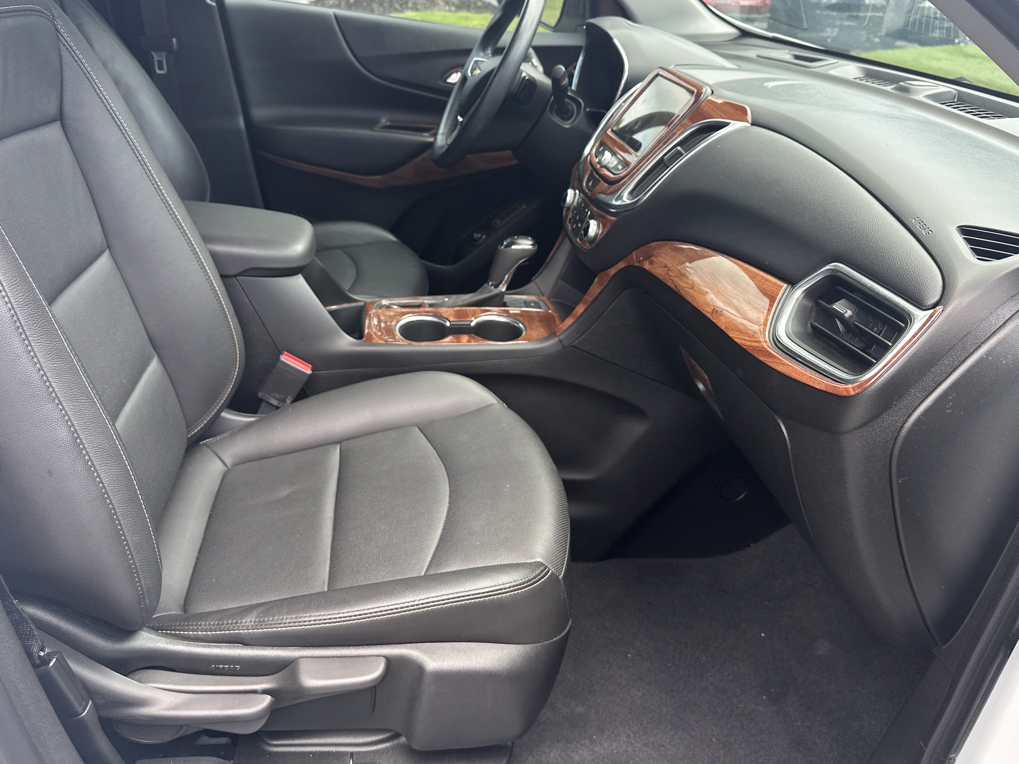 Certified 2020 Chevrolet Equinox LT w/ Sport Edition FWD image 13