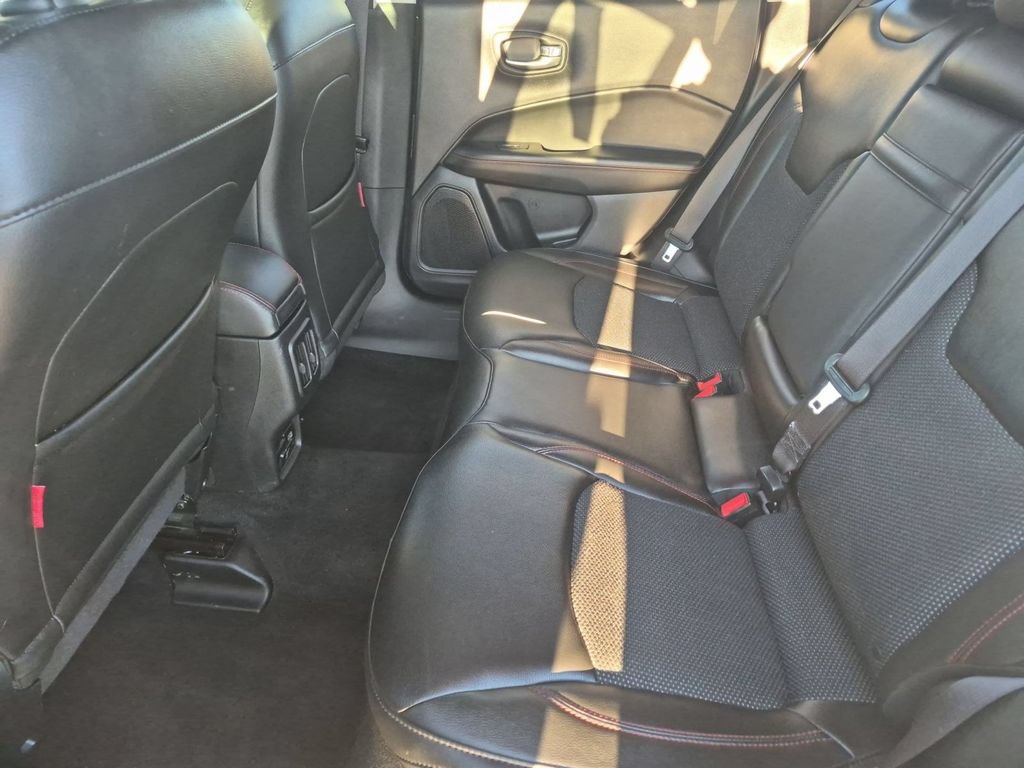 Used 2018 Jeep Compass Trailhawk w/ Cold Weather Group AWD/4WD image 26