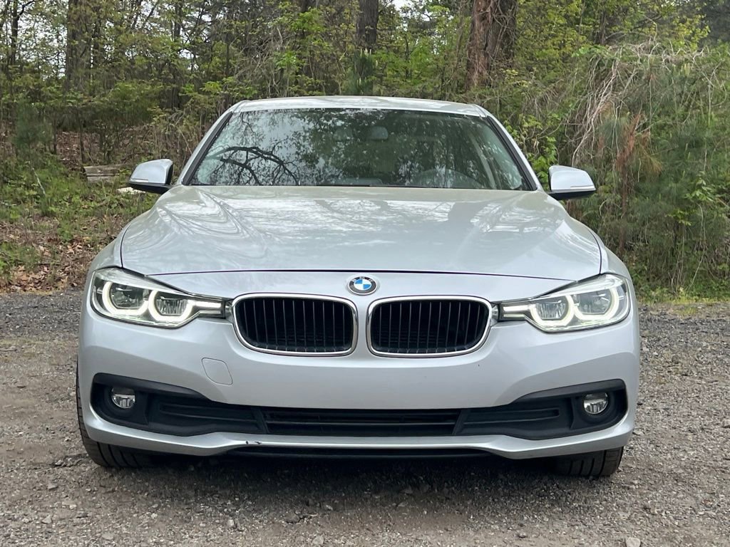 Used 2018 BMW 320i xDrive Sedan AWD/4WD image 8