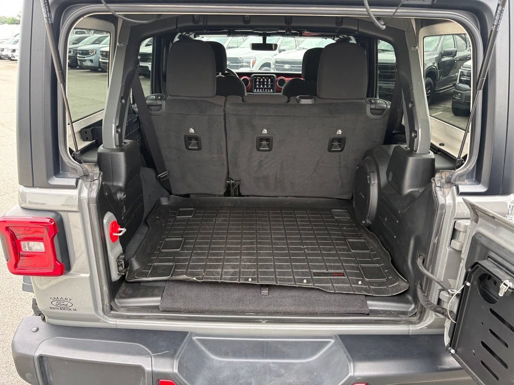 Used 2023 Jeep Wrangler Unlimited Rubicon w/ Cold Weather Group AWD/4WD image 17