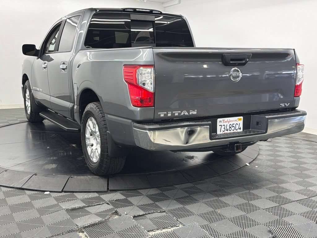 Used 2018 Nissan Titan SV RWD image 12