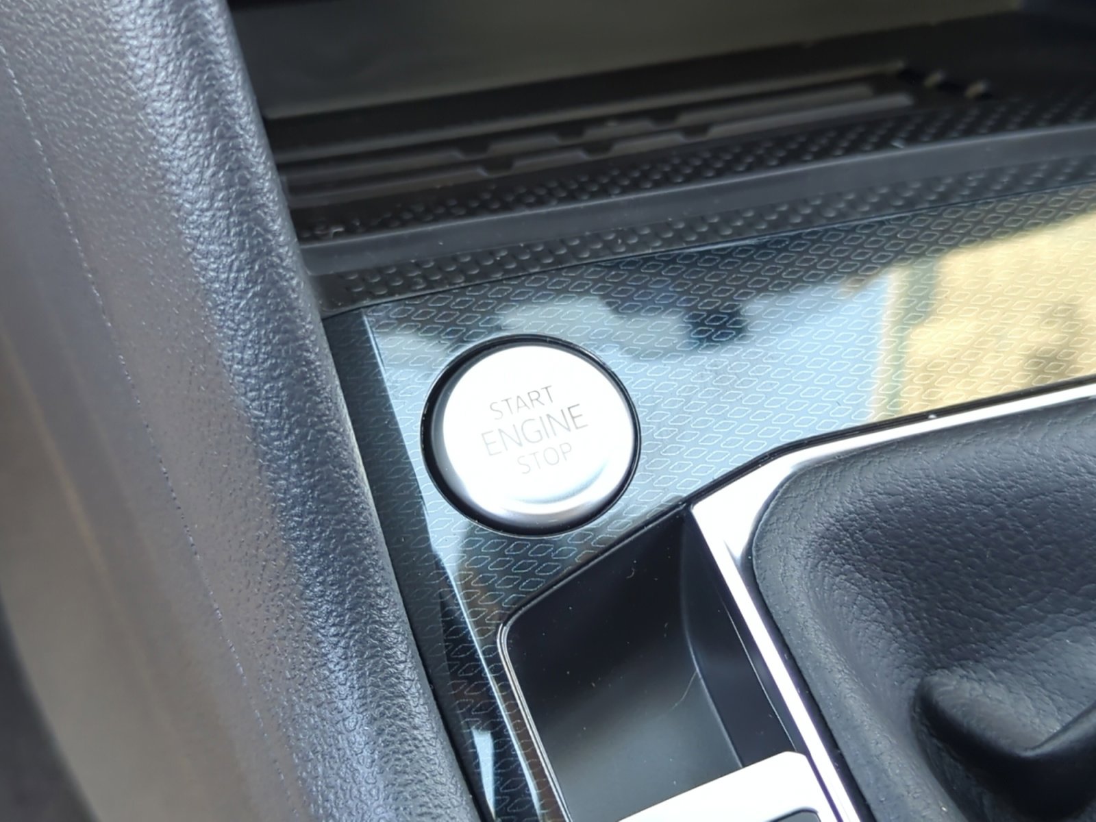 New 2026 Volkswagen Taos SE FWD image 28