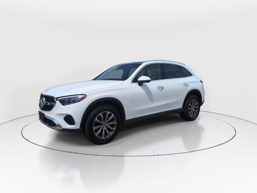 Used 2025 Mercedes-Benz GLC 300 4MATIC image 4