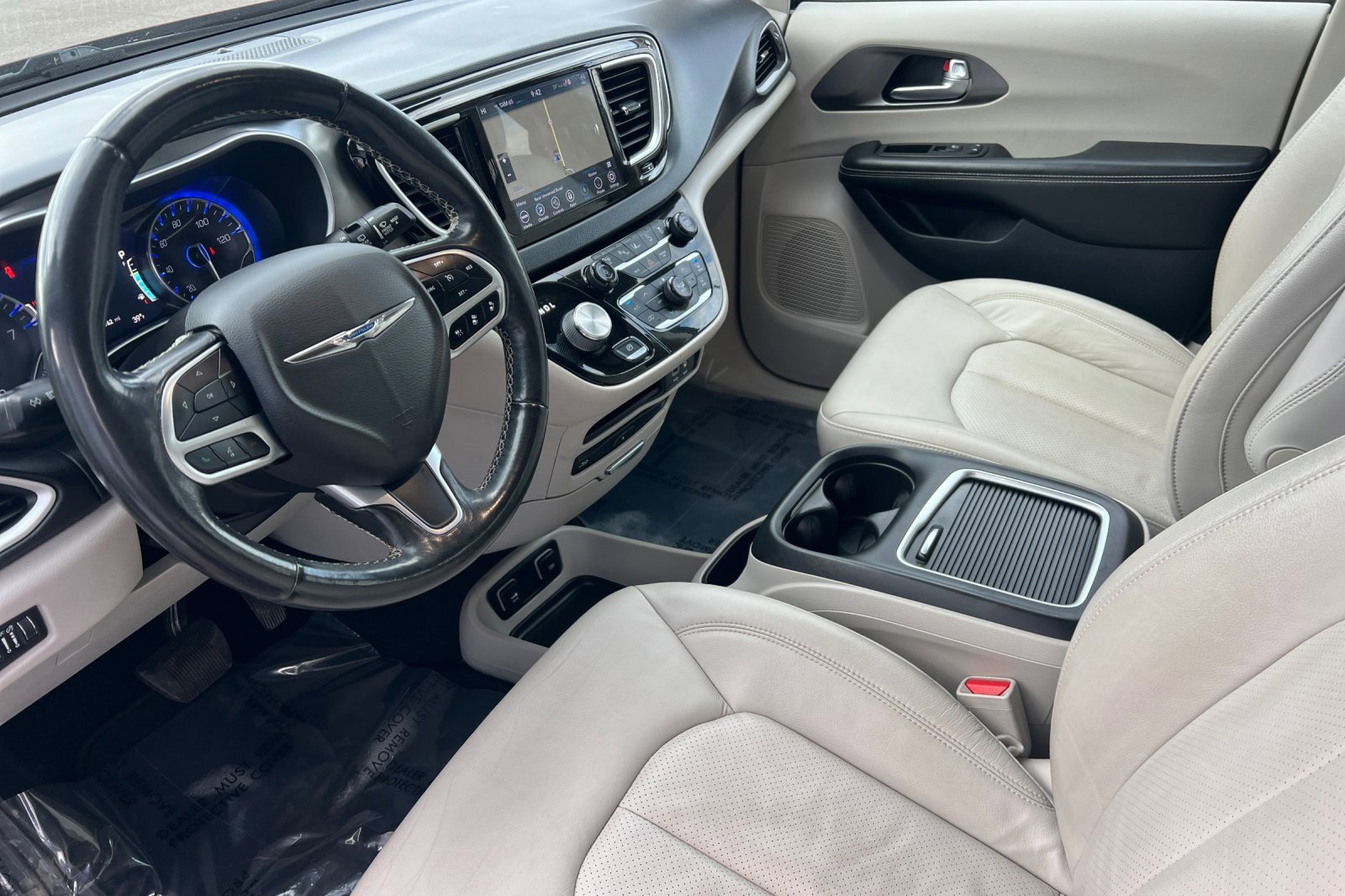 Used 2020 Chrysler Pacifica Touring-L Plus w/ Tire & Wheel Group image 10