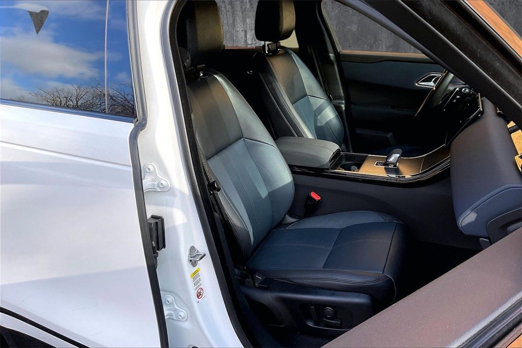 Certified 2025 Land Rover Range Rover Velar Dynamic SE image 29