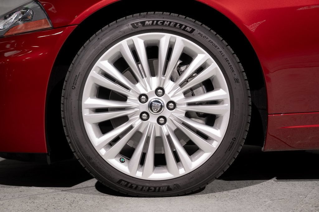 Used 2010 Jaguar XK Convertible RWD image 40