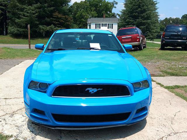 Used 2013 Ford Mustang Premium RWD image 1