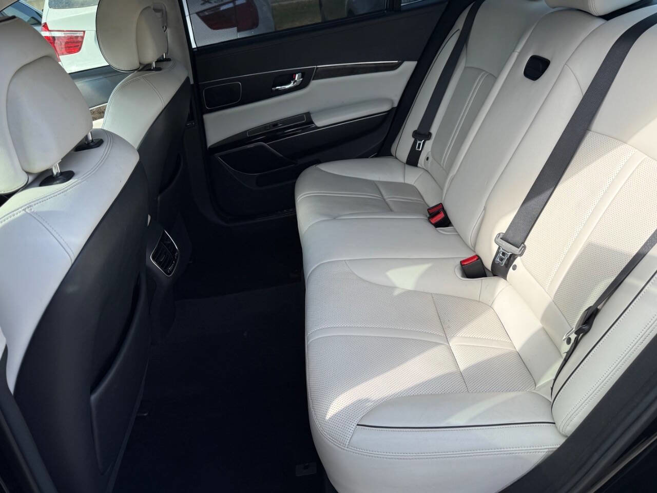 Used 2015 Kia K900 Luxury image 10