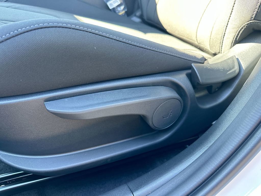 New 2025 Hyundai Elantra SEL image 31