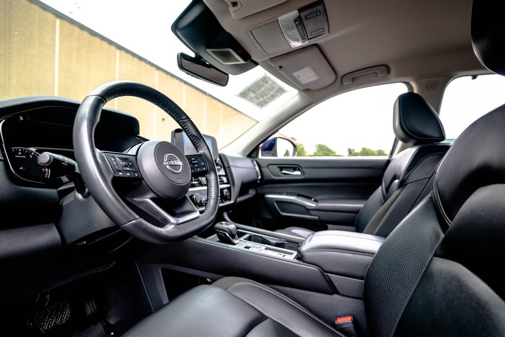 Used 2023 Nissan Pathfinder SL FWD image 5