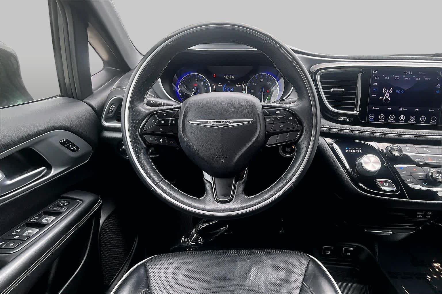 Used 2018 Chrysler Pacifica Limited w/ S Appearance Package FWD image 5