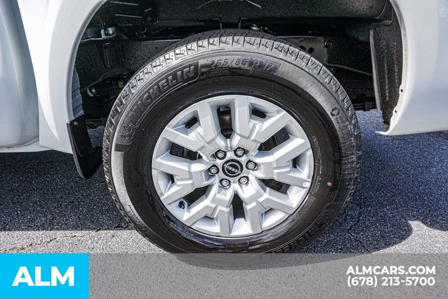 Used 2023 Nissan Frontier SV image 17