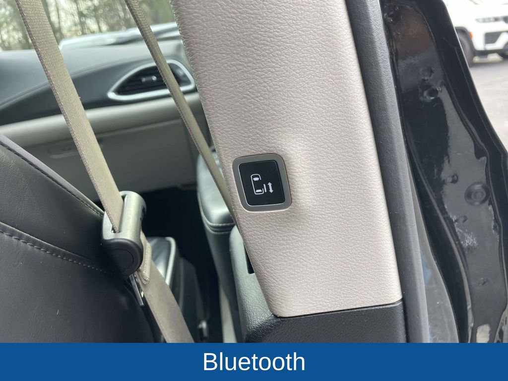 Certified 2023 Chrysler Pacifica Limited image 18