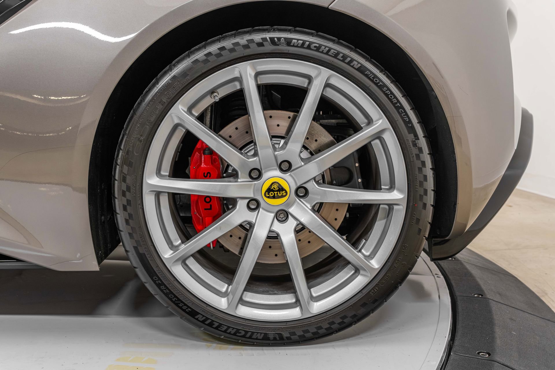 Used 2025 Lotus Emira RWD image 13