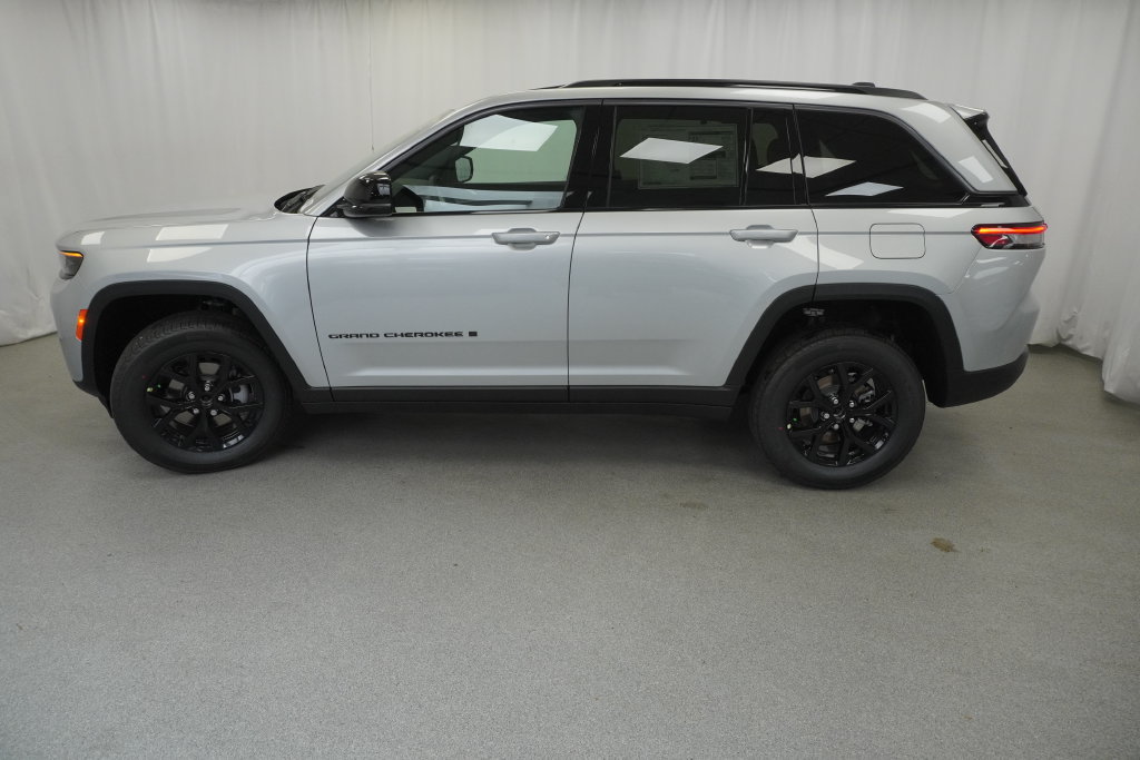 New 2026 Jeep Grand Cherokee Altitude AWD/4WD image 14