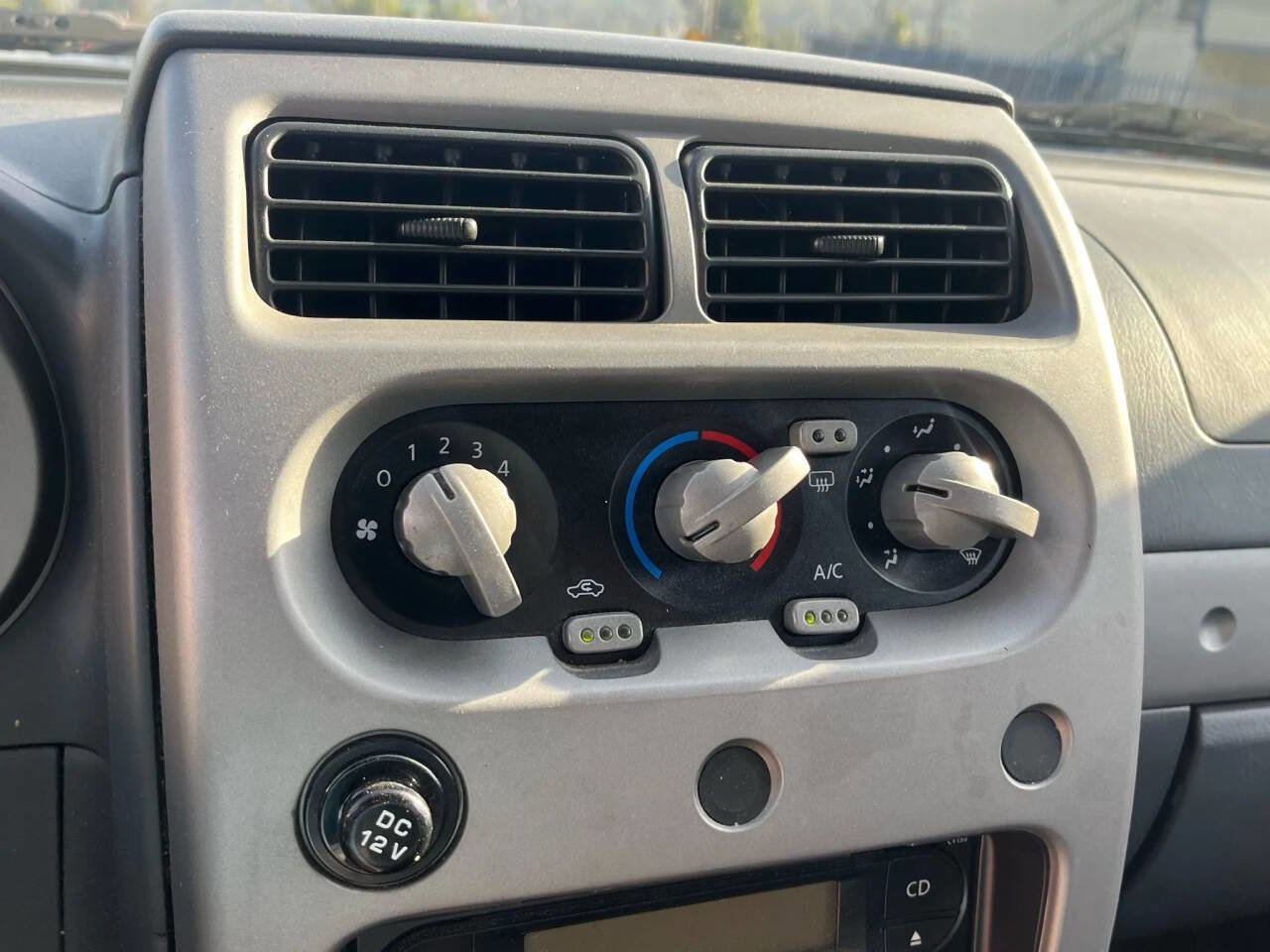 Used 2002 Nissan Frontier SE image 20