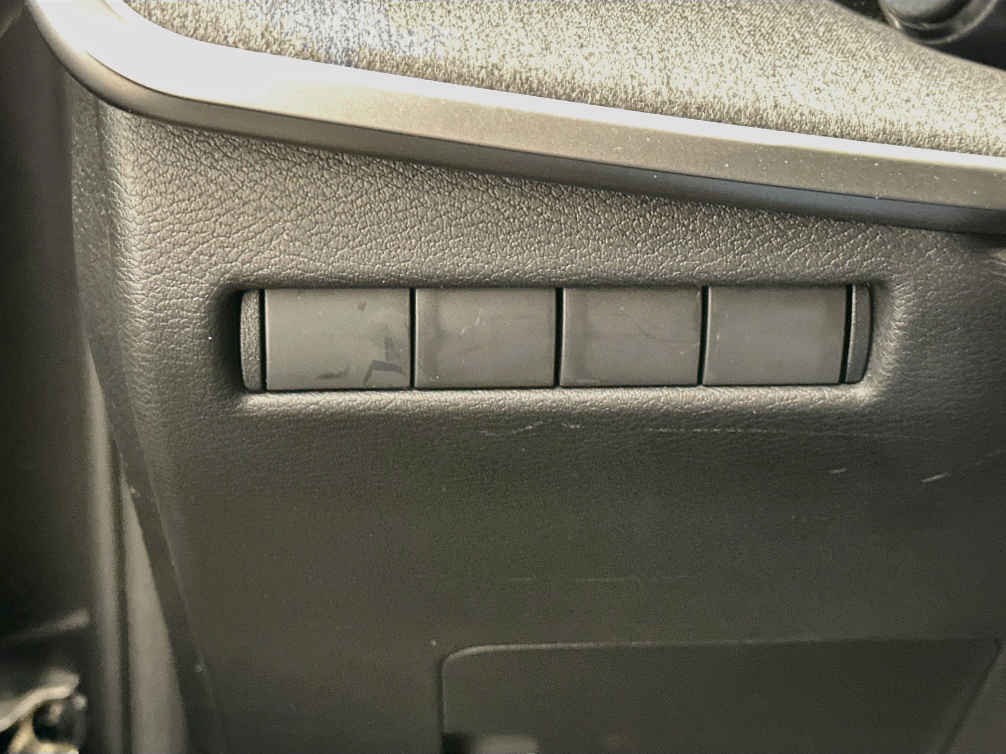 Used 2025 Nissan Kicks SV AWD/4WD image 17