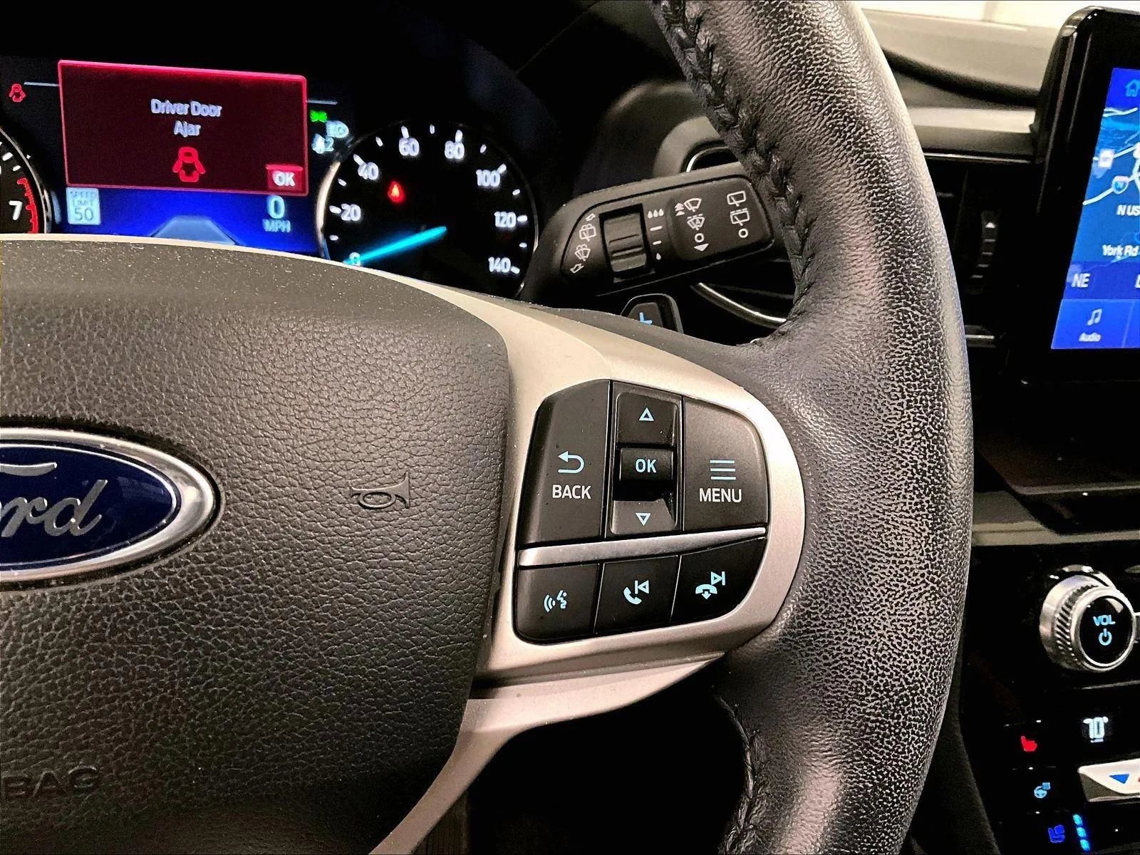 Used 2021 Ford Explorer Limited w/ Equipment Group 301A AWD/4WD image 18