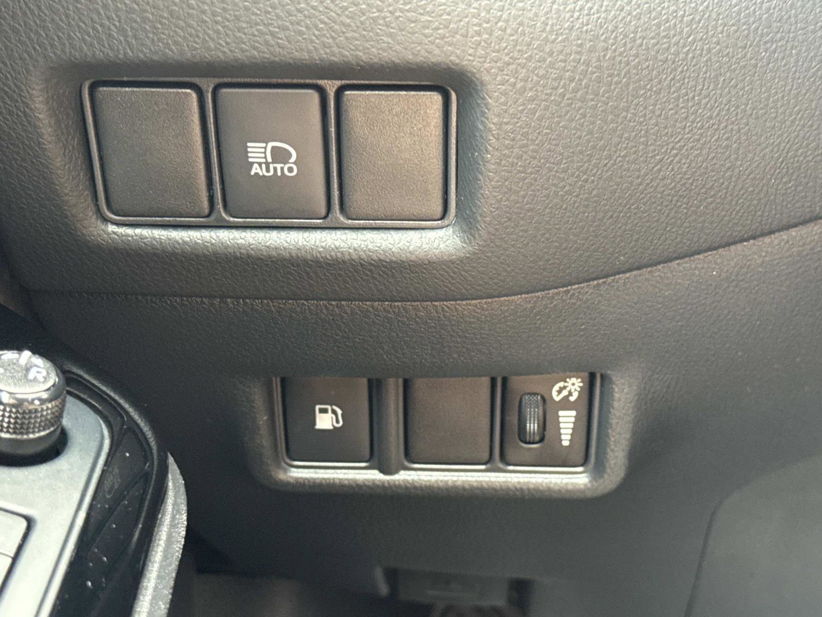 Used 2021 Toyota C-HR Limited image 13