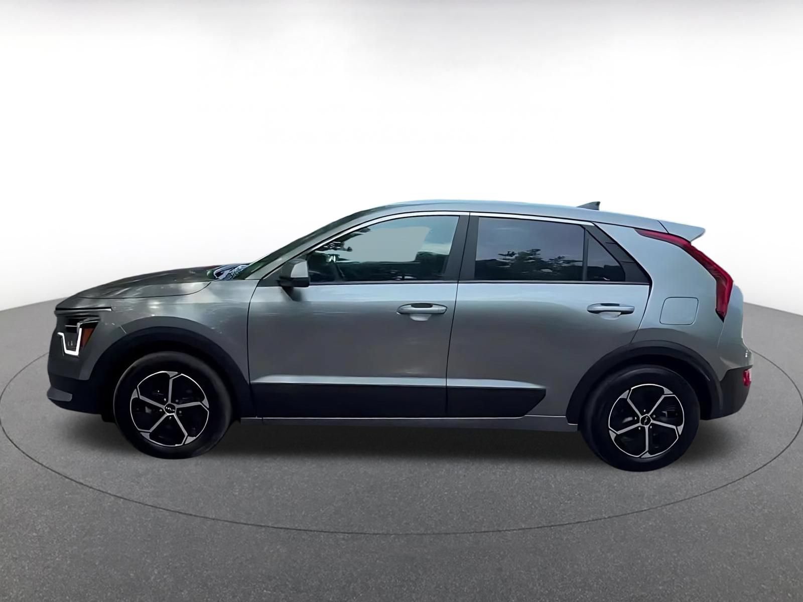 Used 2026 Kia Niro LX FWD image 9