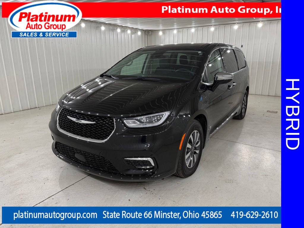 Used 2023 Chrysler Pacifica Limited FWD image 1