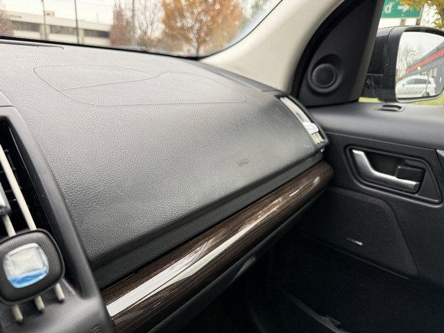 Used 2011 Land Rover LR2 HSE image 34