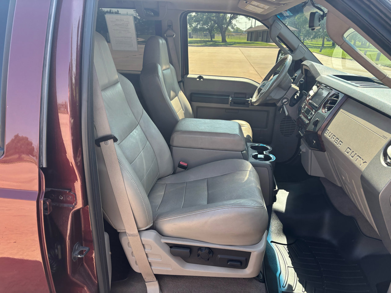 Used 2010 Ford F250 Lariat image 12