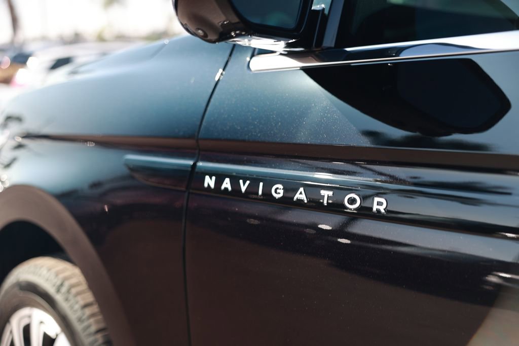 Used 2025 Lincoln Navigator Black Label image 14