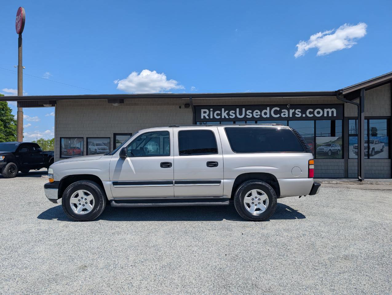 Used 2004 Chevrolet Suburban LS image 10