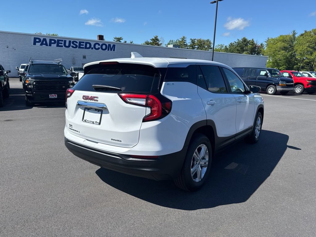 Used 2024 GMC Terrain SLE AWD/4WD image 4