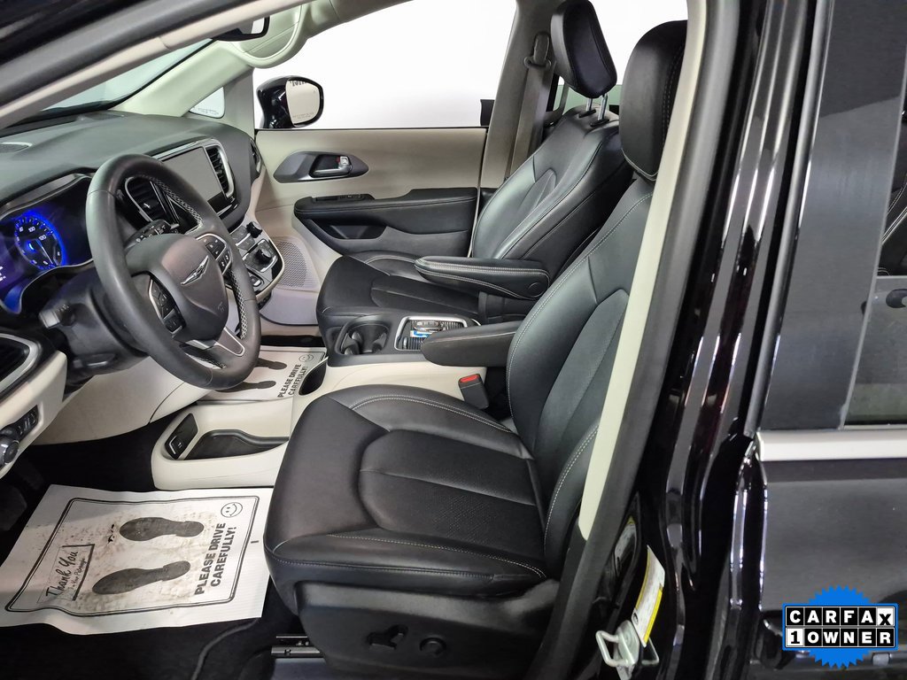 Used 2024 Chrysler Pacifica Touring-L image 9