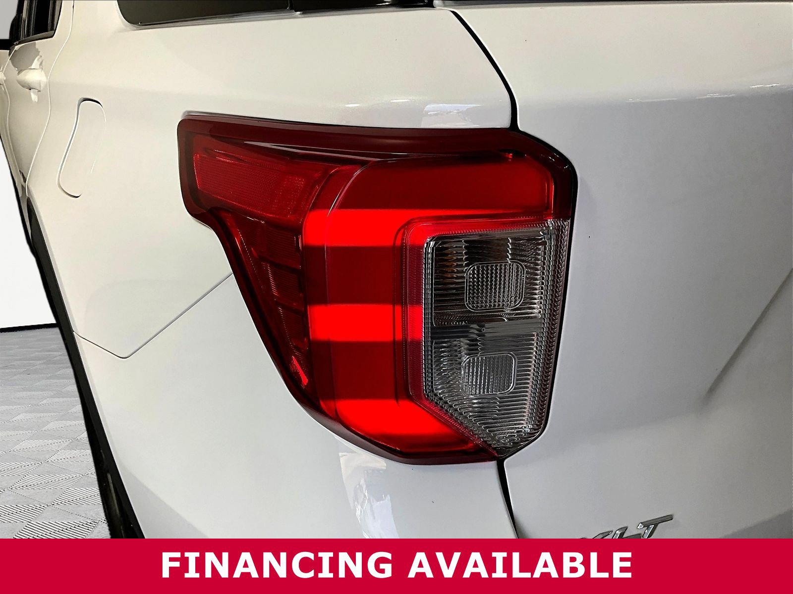 Used 2020 Ford Explorer XLT w/ Equipment Group 202A AWD/4WD image 23