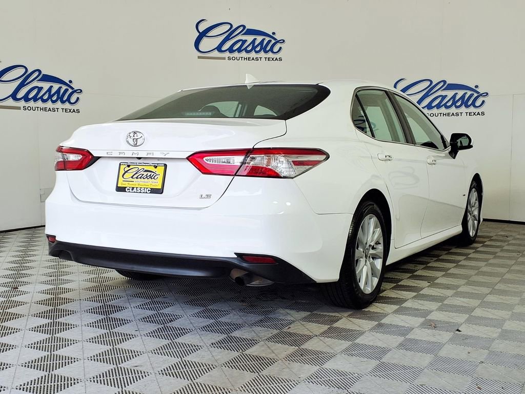 Used 2019 Toyota Camry LE FWD image 6