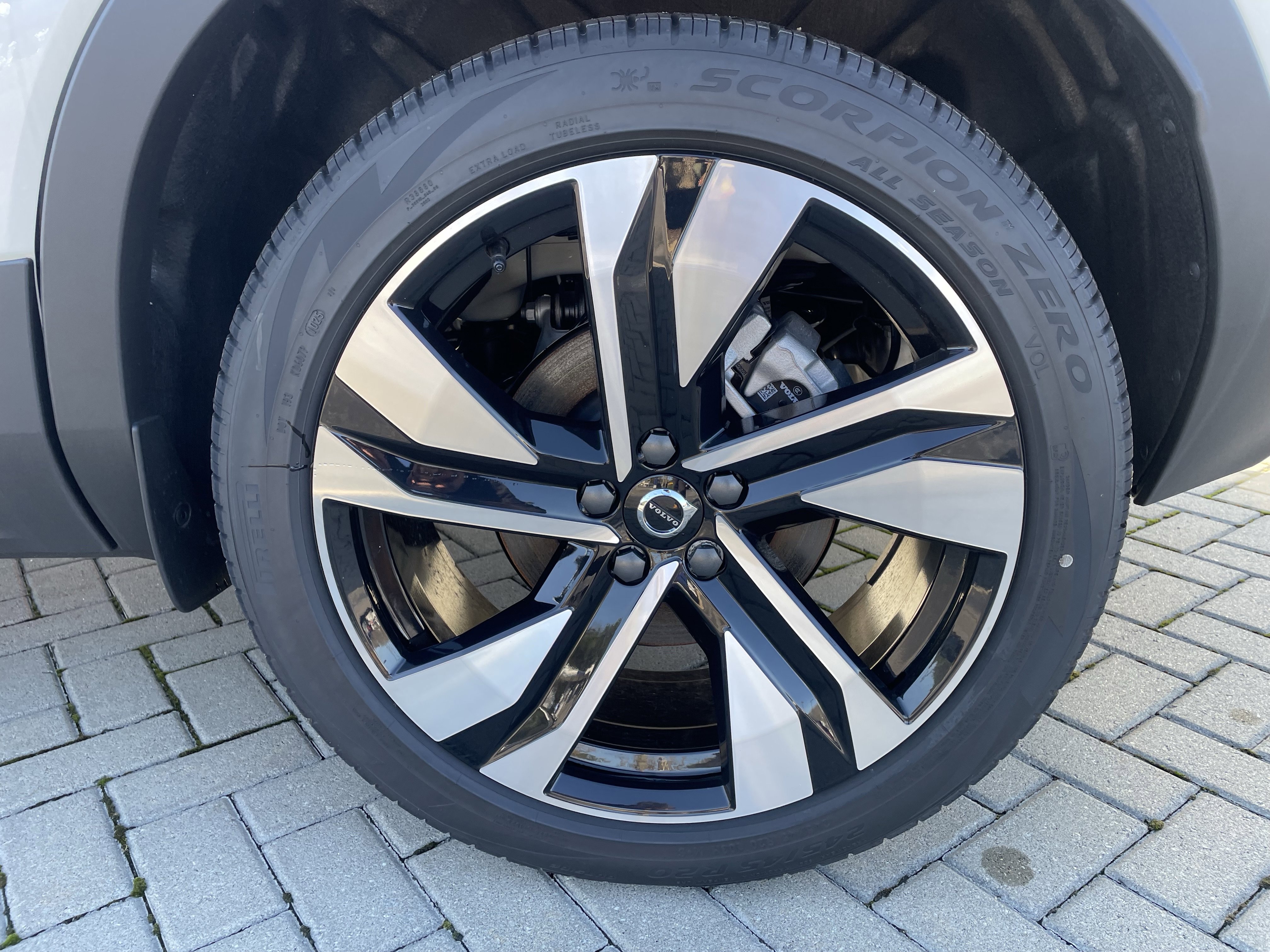 New 2026 Volvo XC40 B5 Ultra w/ Protection Package Premier image 7