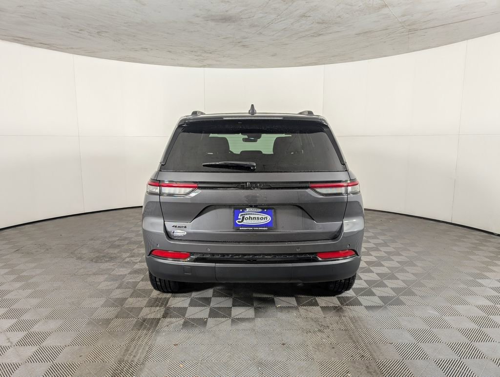 New 2025 Jeep Grand Cherokee Laredo image 8