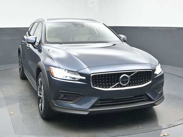 Used 2024 Volvo V60 B5 Cross Country Plus image 2