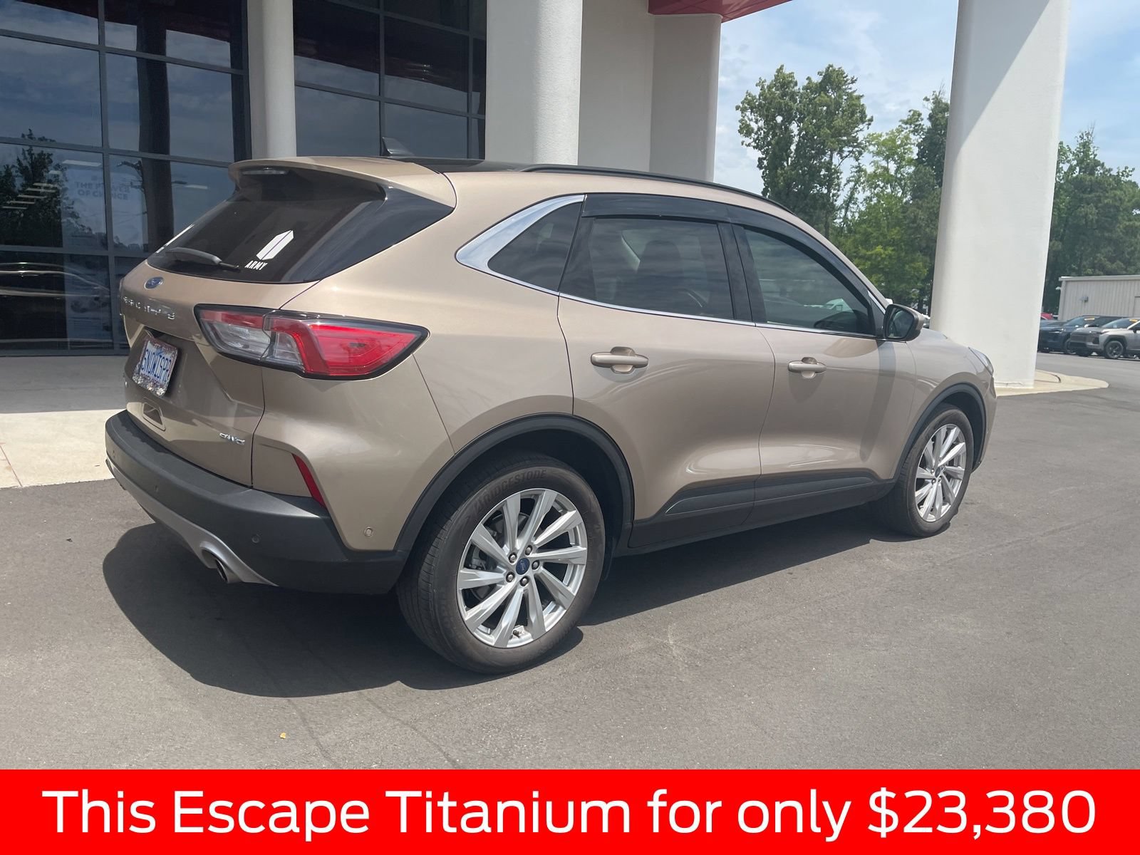 Used 2021 Ford Escape Titanium w/ Titanium Elite Package AWD/4WD image 19