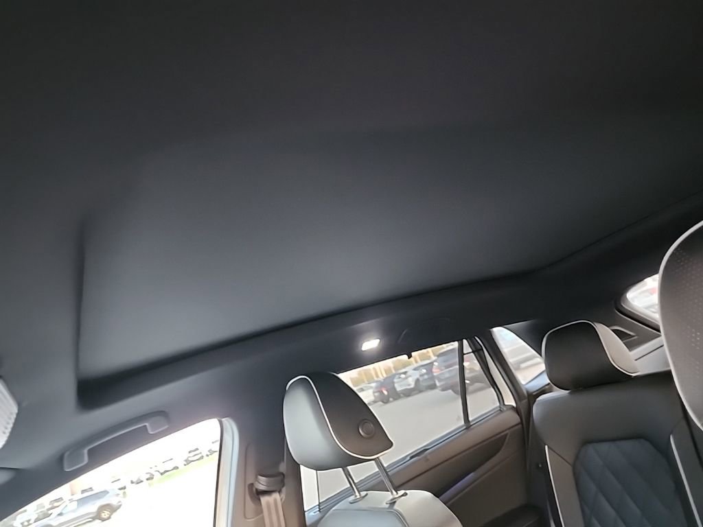 Used 2025 Volkswagen Atlas Cross Sport SEL Premium R-Line image 9