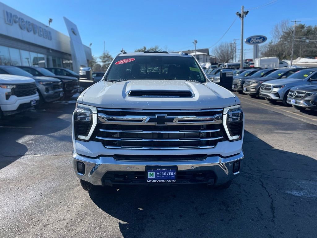 Used 2025 Chevrolet Silverado 3500 LTZ w/ LTZ Premium Package image 9