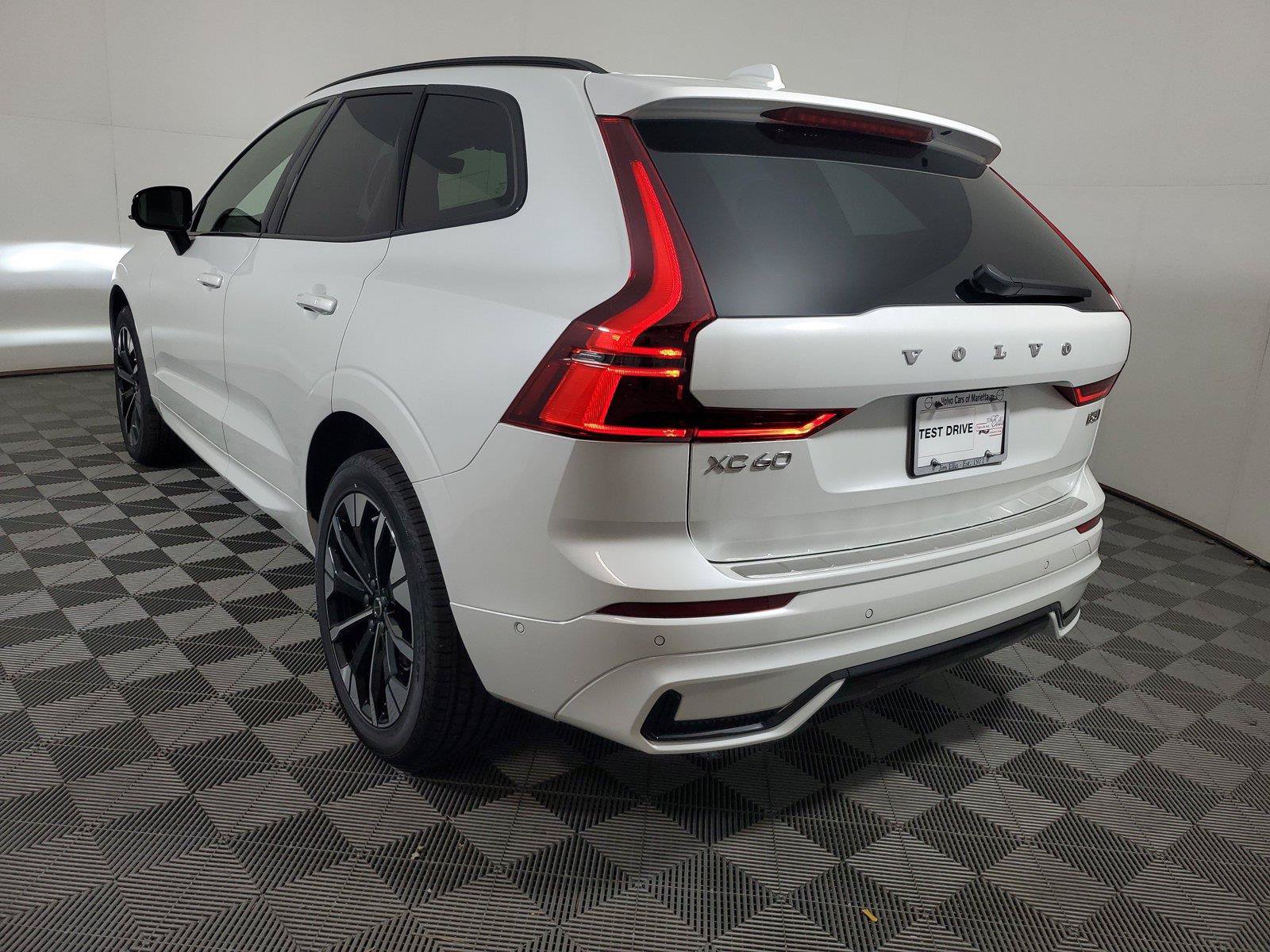 New 2027 Volvo XC60 B5 Plus AWD/4WD image 4