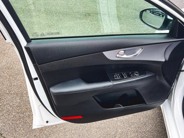 Used 2023 Kia Forte LXS w/ LXS Technology Package image 10