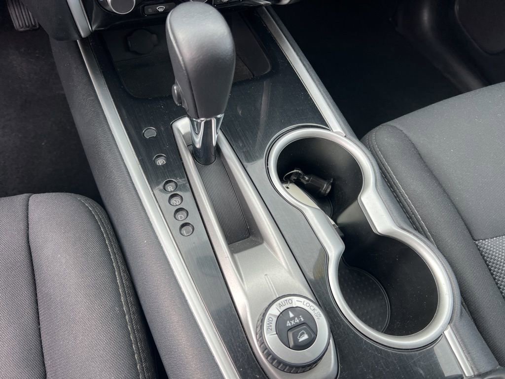 Used 2020 Nissan Pathfinder SV image 19