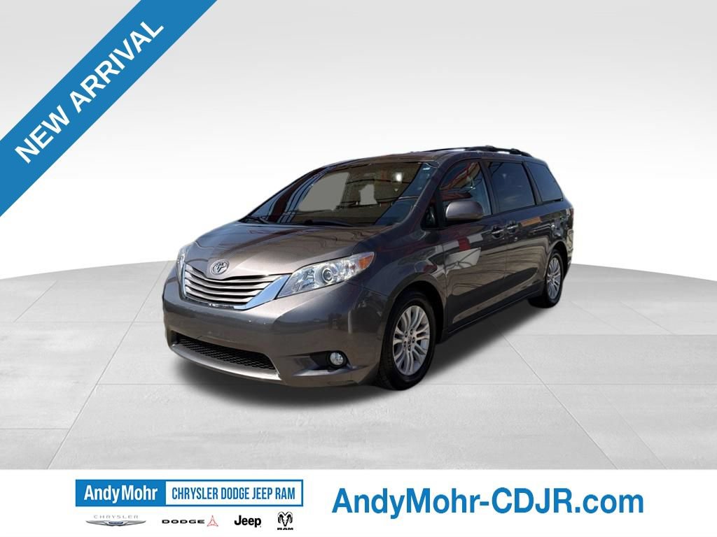Used 2015 Toyota Sienna XLE FWD image 3