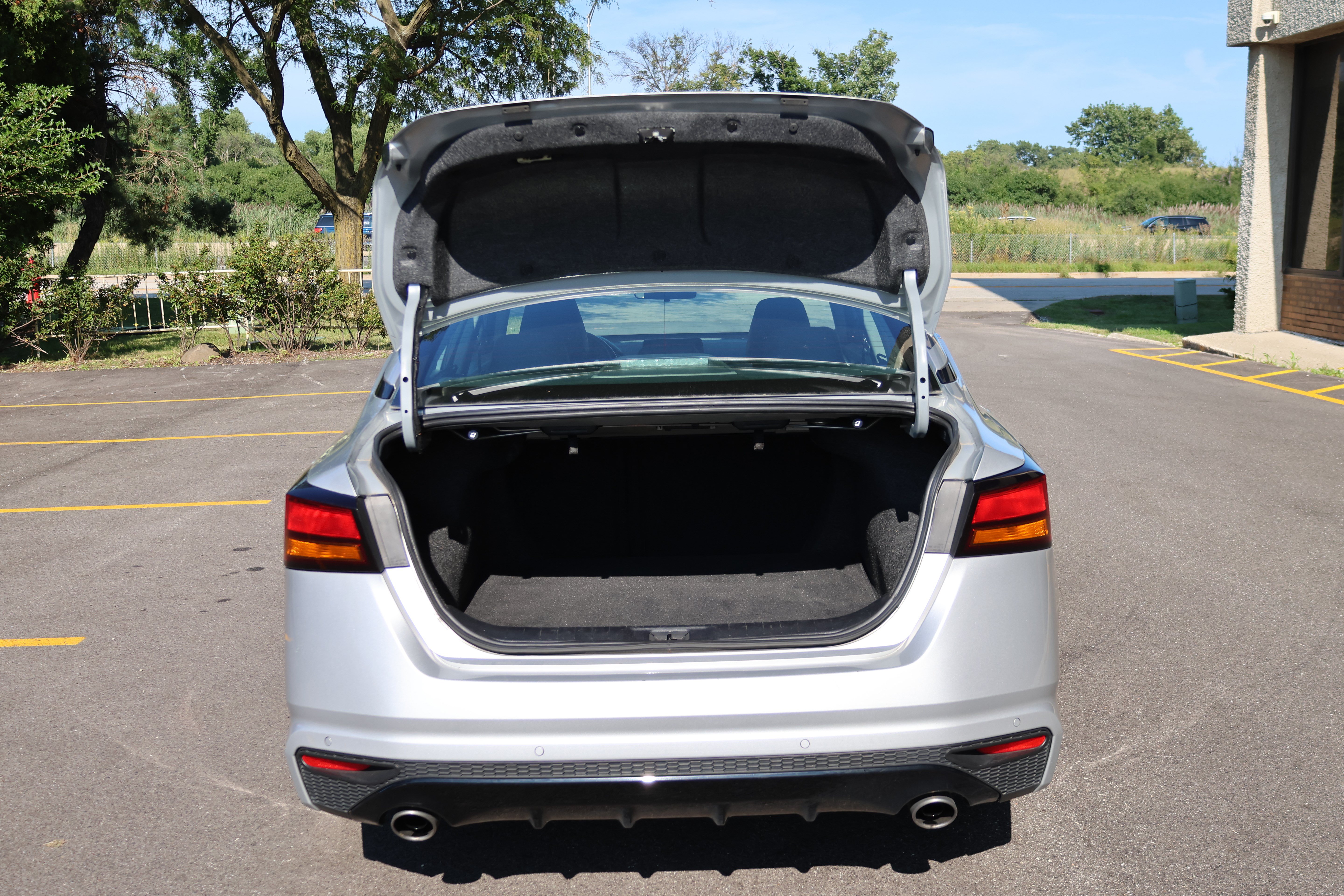 Used 2024 Nissan Altima 2.5 SR FWD image 5