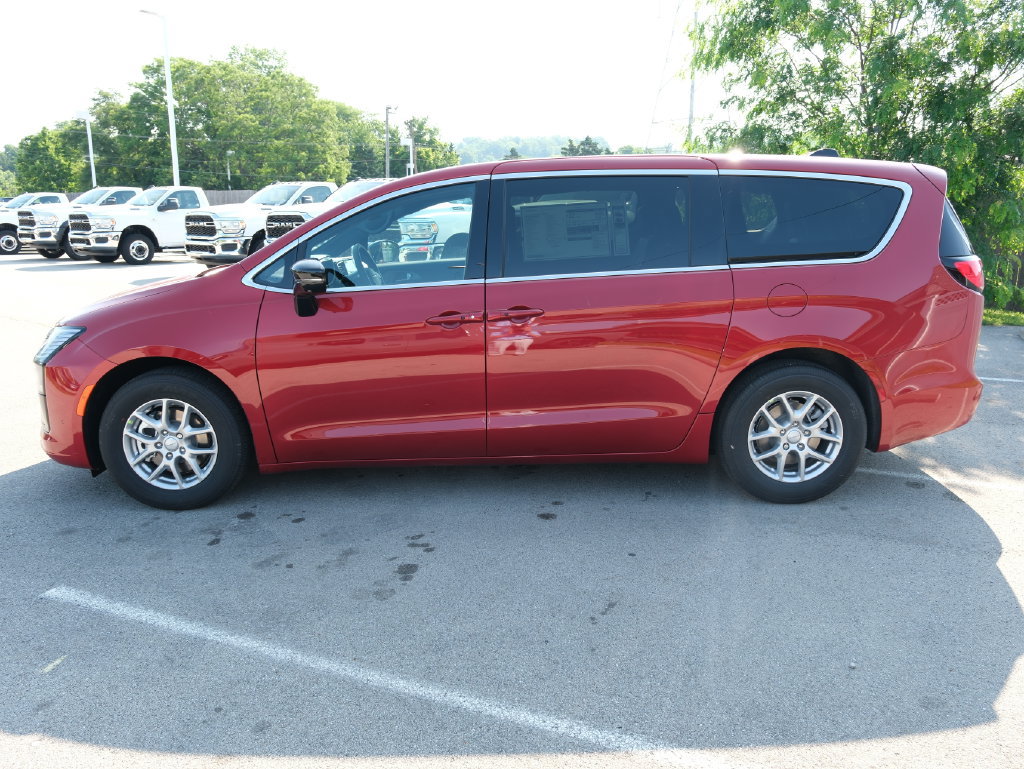 New 2027 Chrysler Pacifica Select w/ Family Tech Group FWD image 11